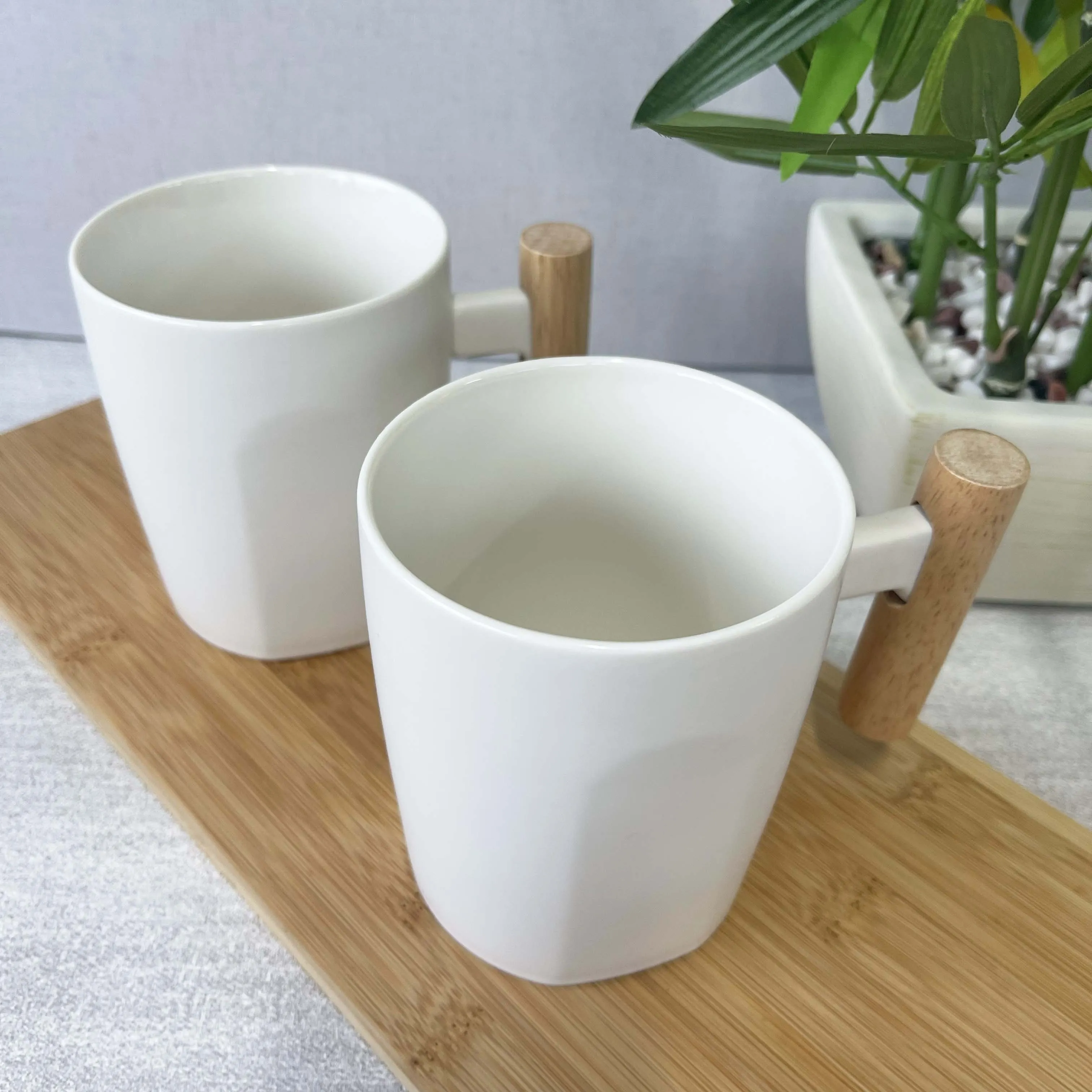 Ceramic White Cup with Bamboo Handle and Removable Lid (480ml)