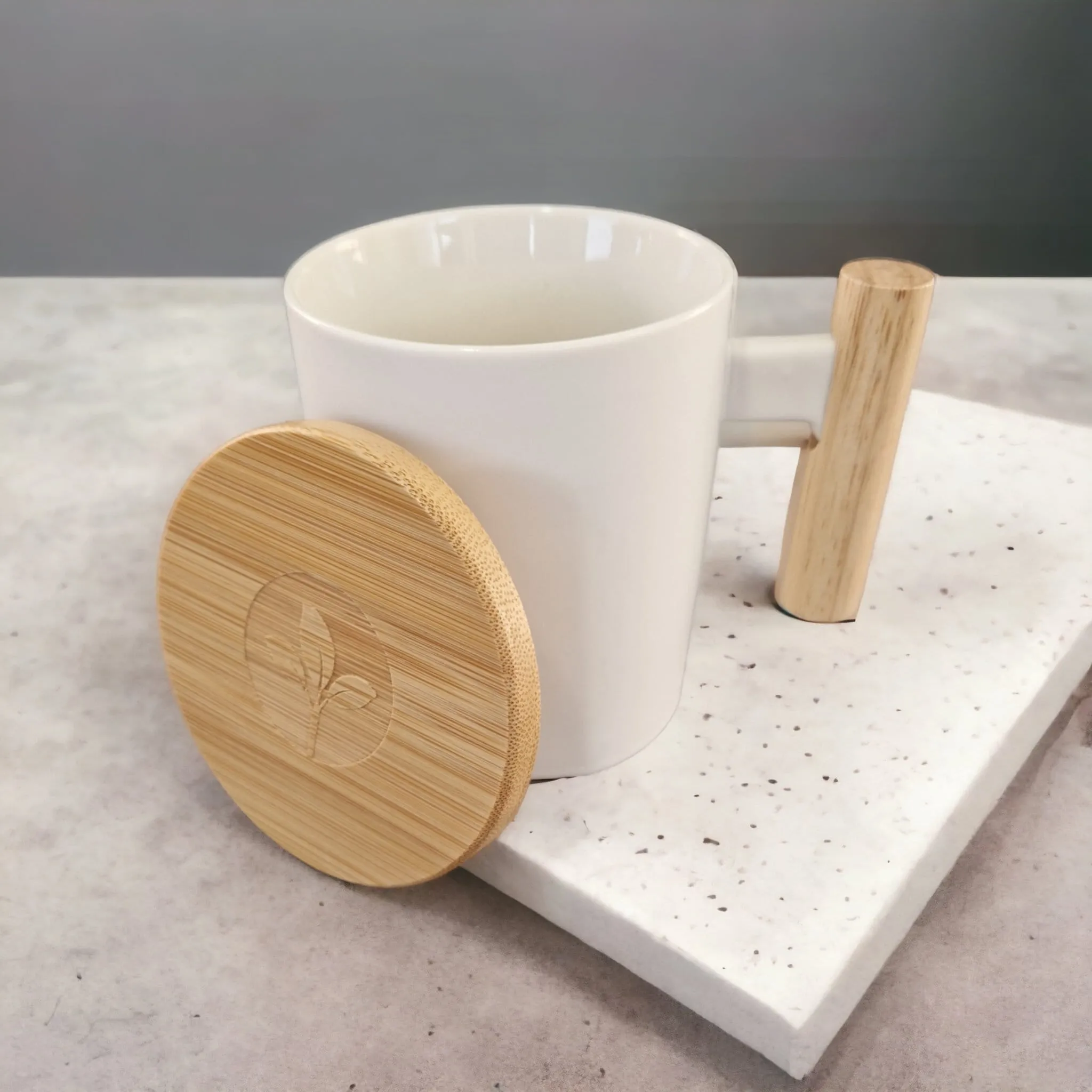 Ceramic White Cup with Bamboo Handle and Removable Lid (480ml)