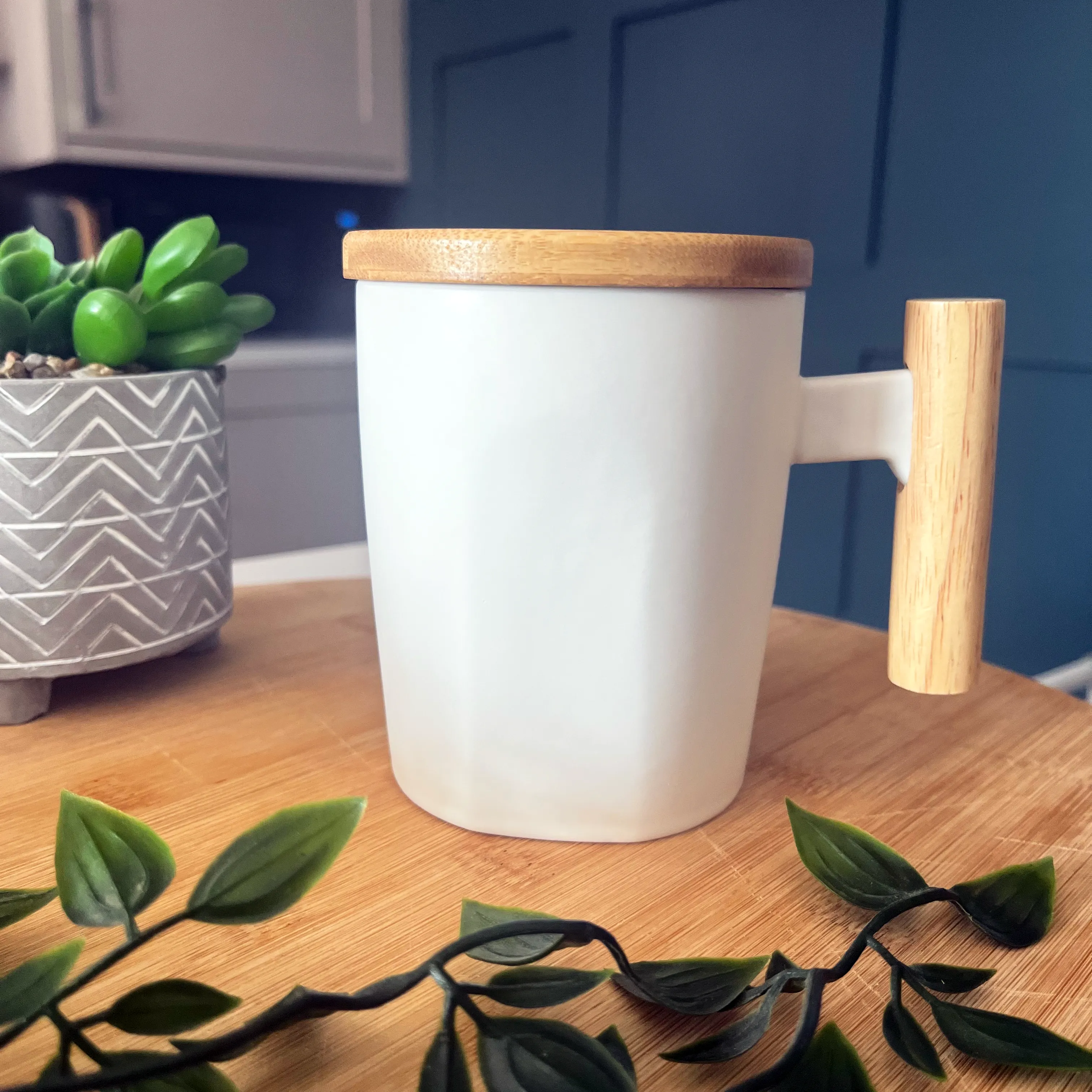 Ceramic White Cup with Bamboo Handle and Removable Lid (480ml)