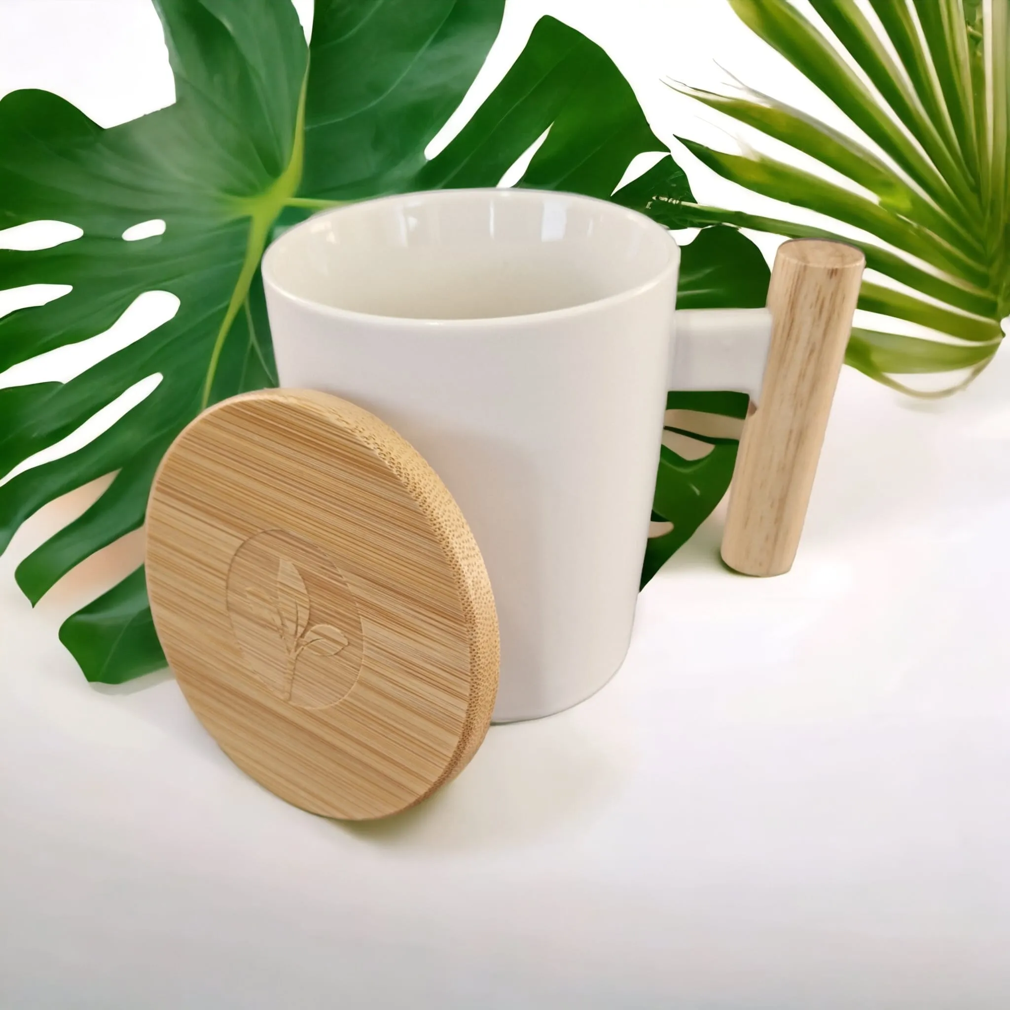 Ceramic White Cup with Bamboo Handle and Removable Lid (480ml)