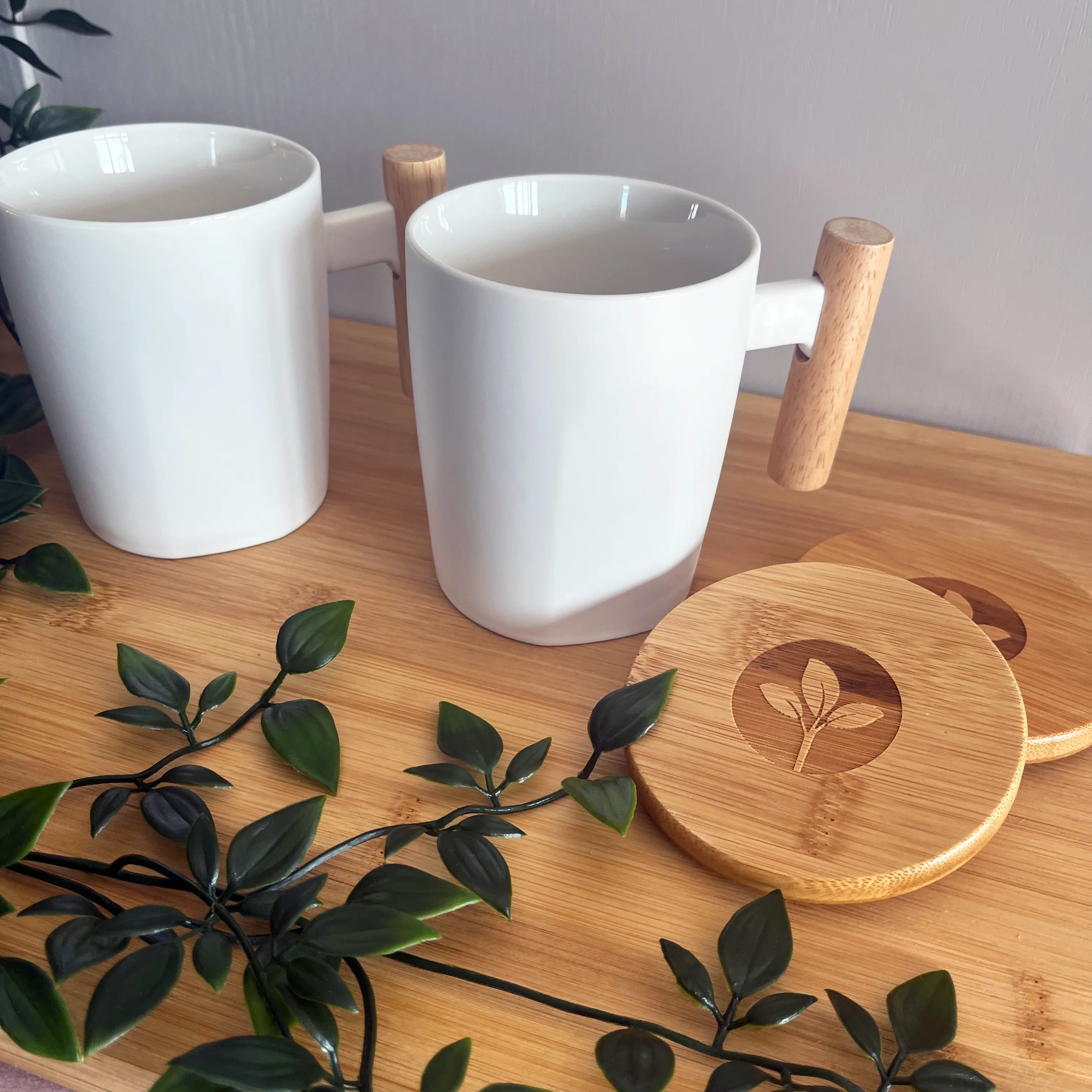 Ceramic White Cup with Bamboo Handle and Removable Lid (480ml)