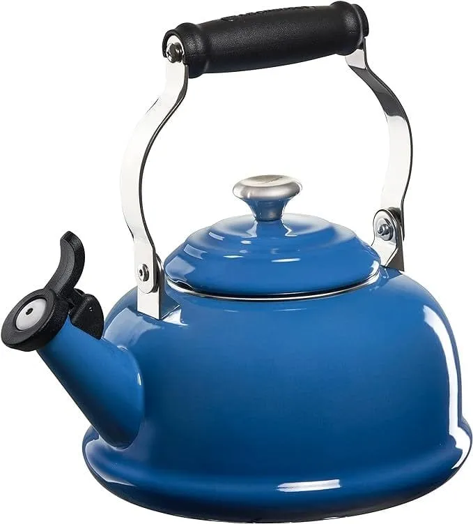 Le Creuset Whistling Kettle, 1.7 Qt. w/ Stainless Steel Knob