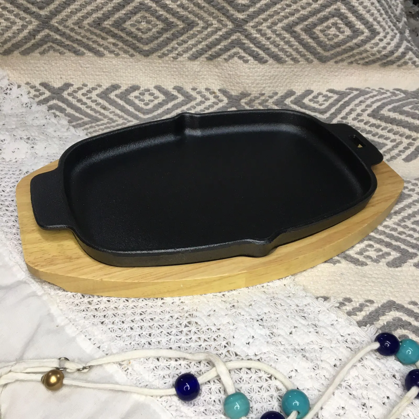 Oblong Cast Iron Sizzler Plate With Wooden Base | MK