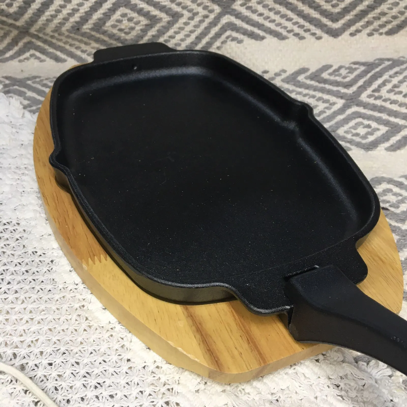 Oblong Cast Iron Sizzler Plate With Wooden Base | MK